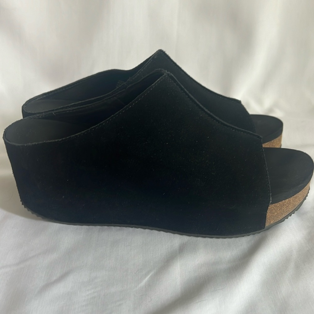 Volatile Women's Carrier Wedge Sanda